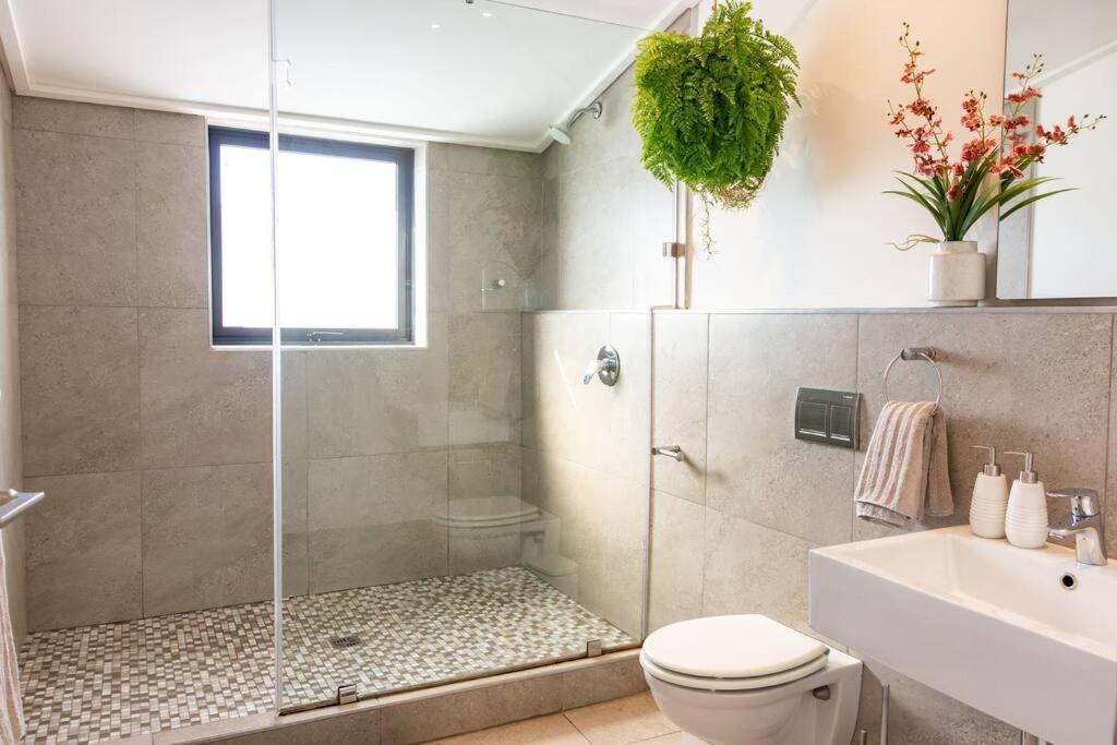 Hermanus Waterfront, Sea View Apartment With Balcony Luaran gambar