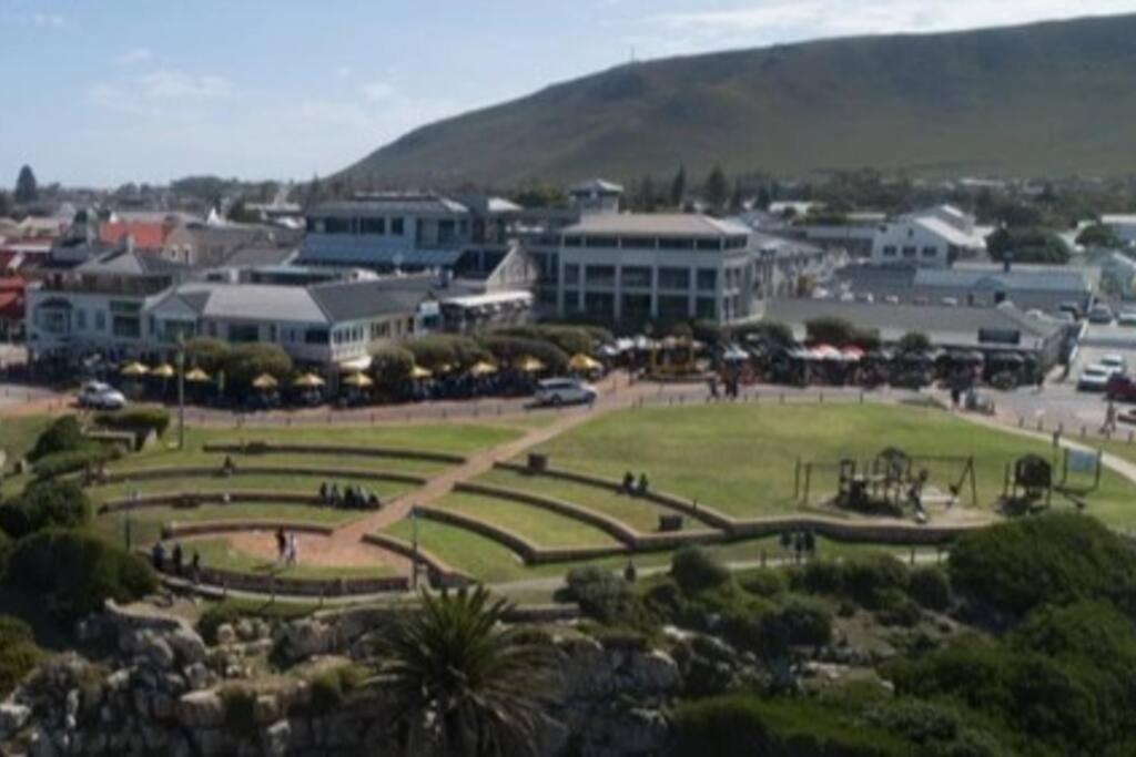 Hermanus Waterfront, Sea View Apartment With Balcony Luaran gambar