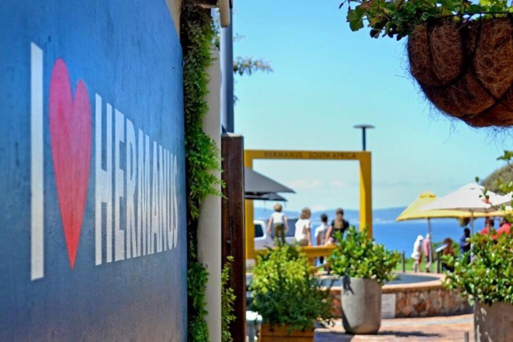 Hermanus Waterfront, Sea View Apartment With Balcony Luaran gambar
